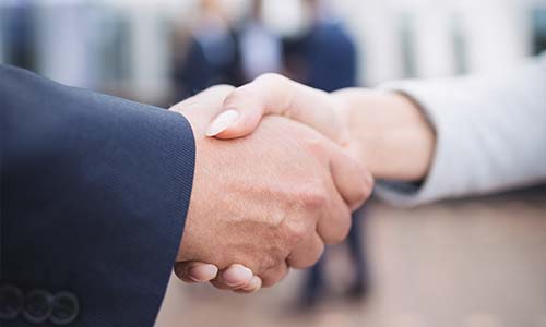 Convertirnos en líderes en el campo de la Electrónica y Telecomunicaciones para brindar soluciones y servicios integrales